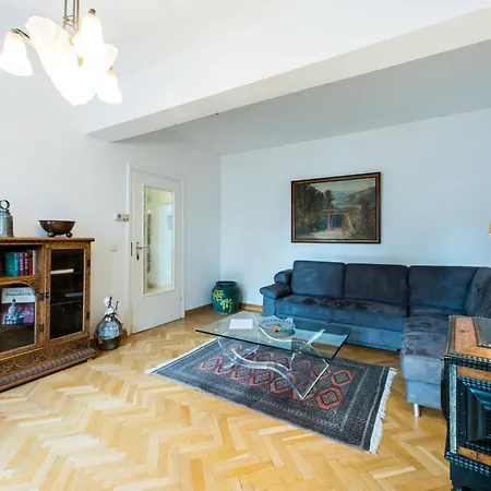 Mit 1 Schlafzimmer Apartment *